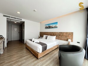 Deluxe Double Room | Free minibar, in-room safe, desk, blackout drapes - Slive hotel (Surin)