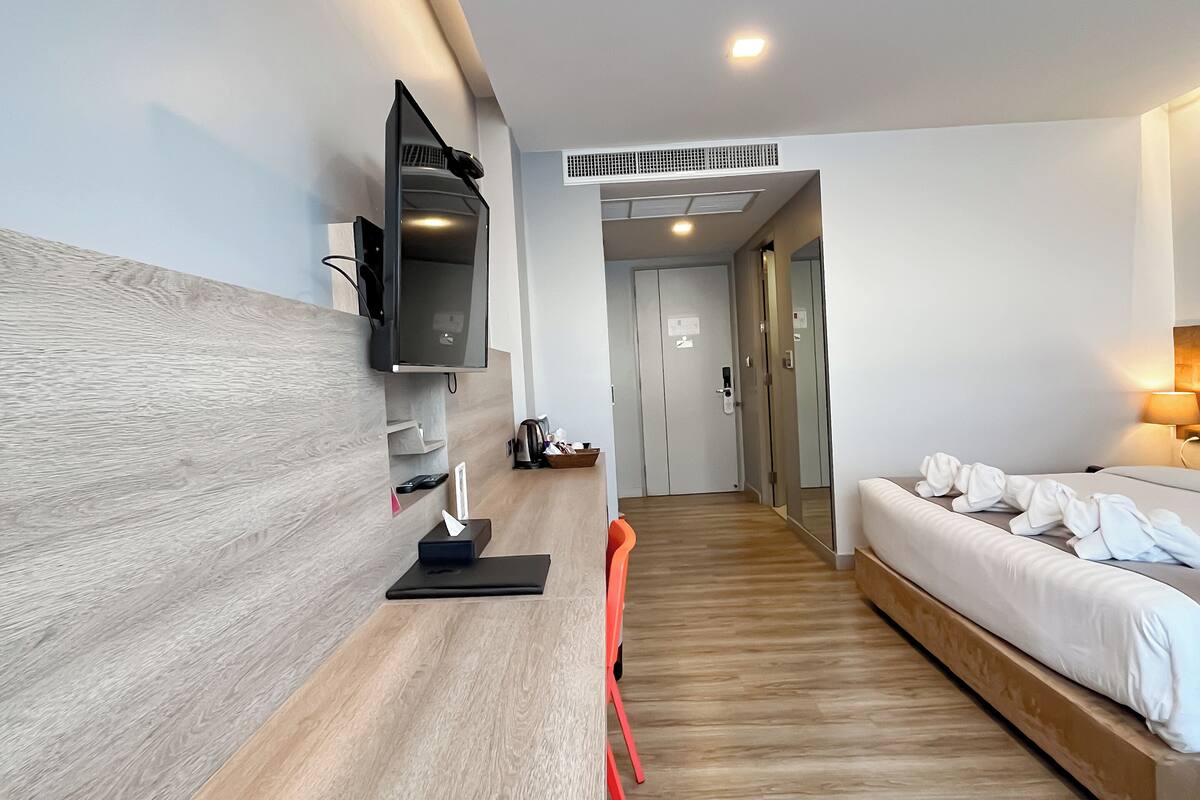 family room | free minibar, in-room safe, desk, blackout curtains