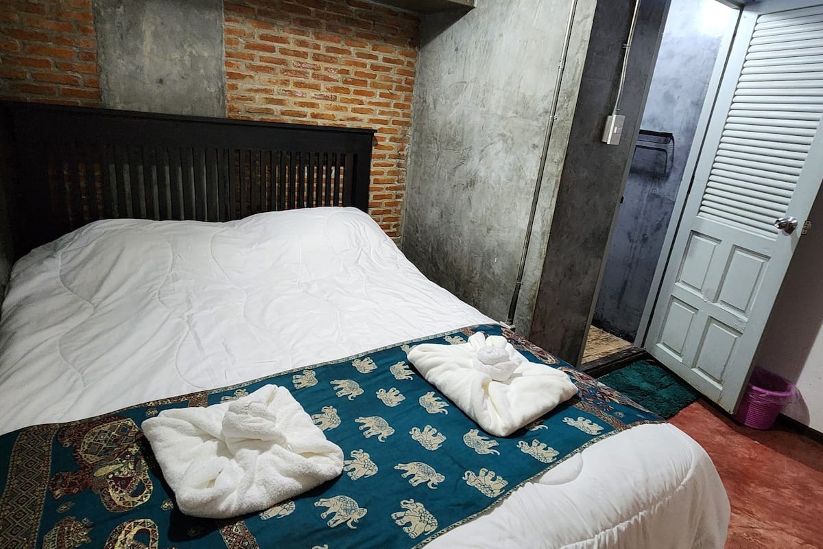Habitación doble estándar | 1 habitación, tabla de planchar con plancha, wifi gratis y ropa de cama