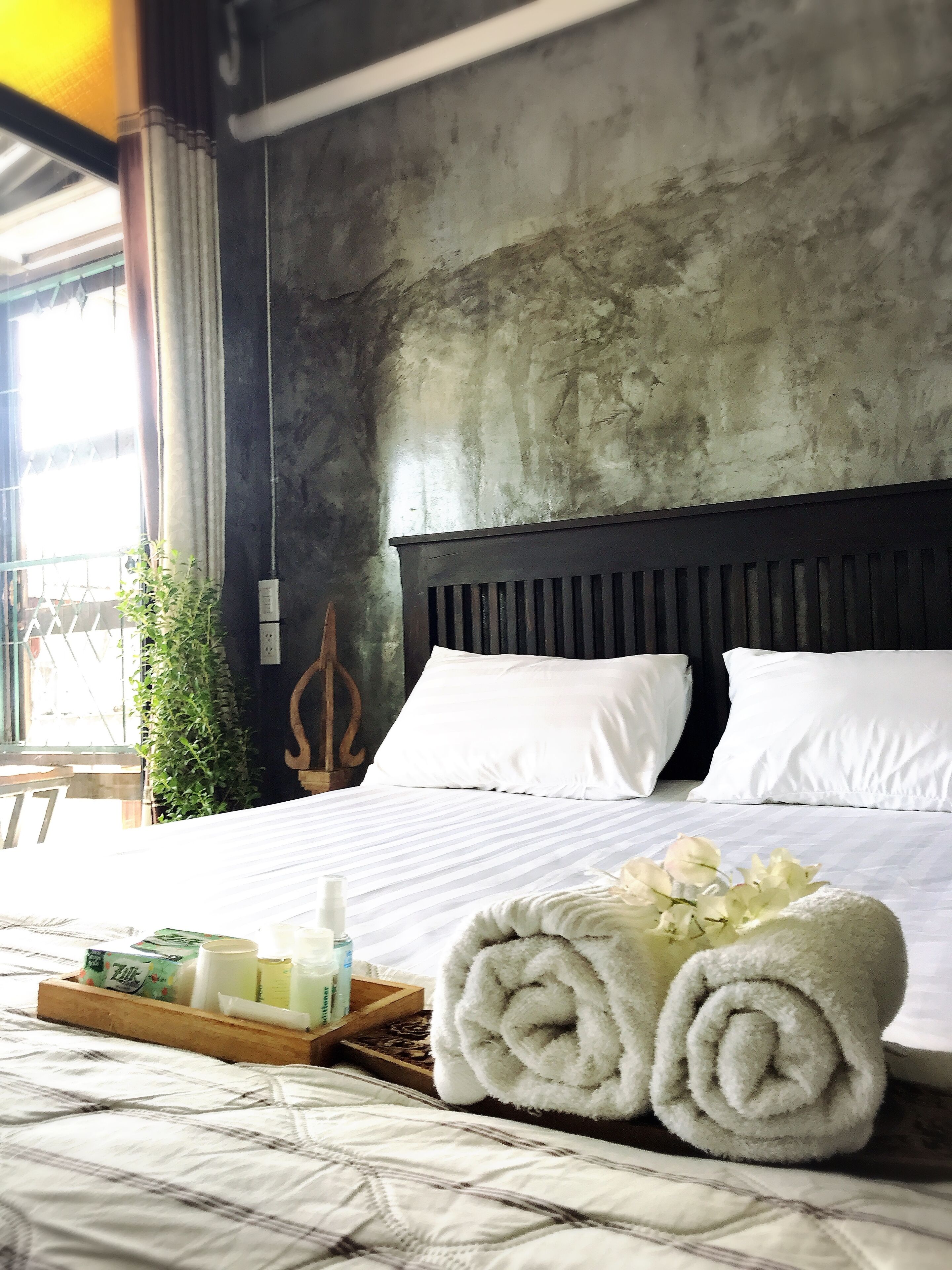 Queen Room with Balcony and Private Bathroom | Ferros/tábuas de passar roupa, Wi-Fi de cortesia, roupa de cama