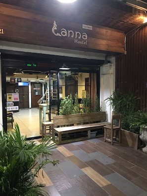 Front of property - Lanna Hostel (Chiang Mai)