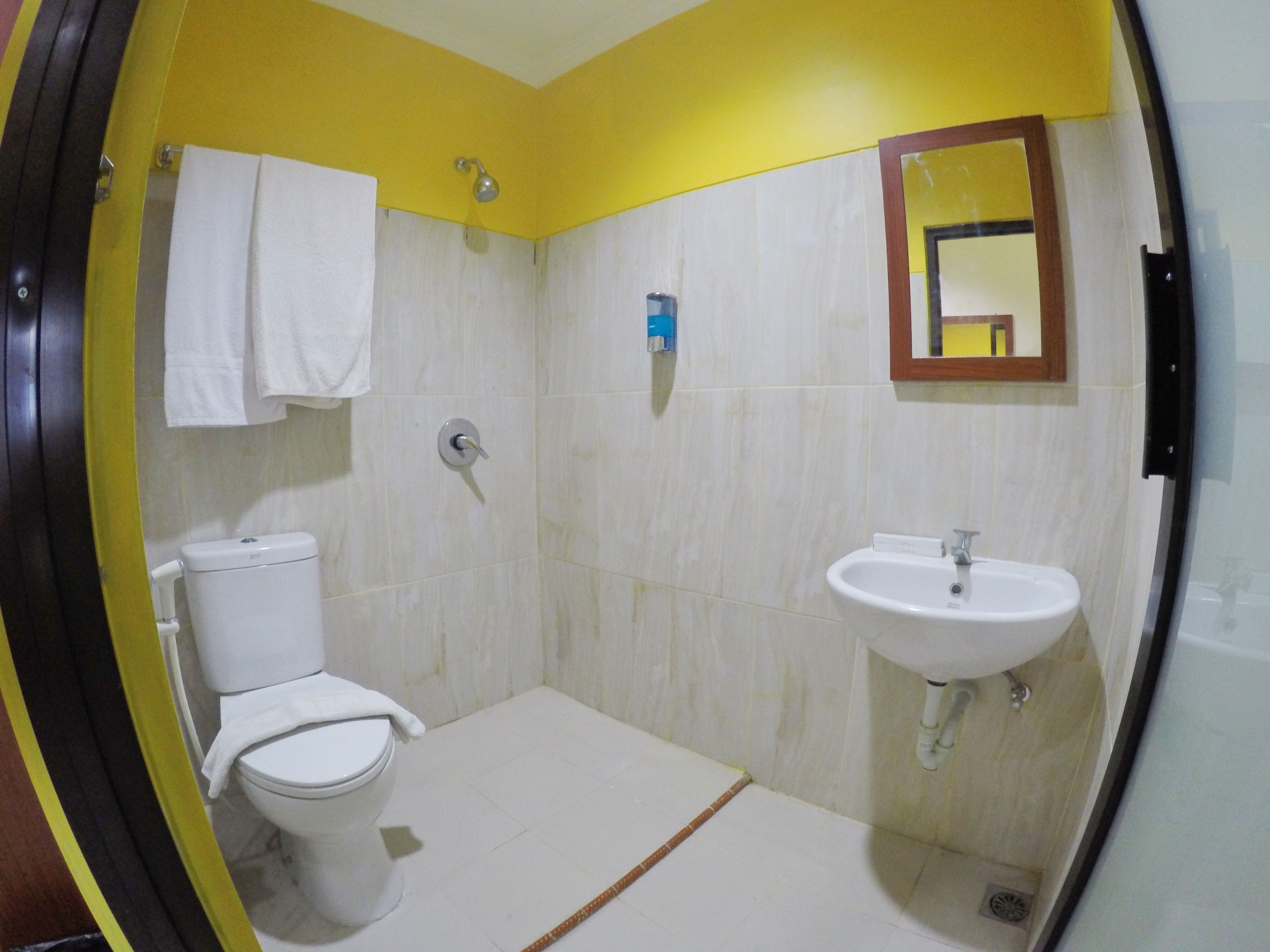 superior double room | bathroom | shower, free toiletries