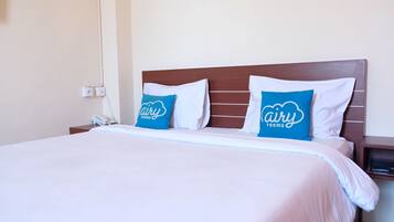 Phòng đôi Deluxe, 1 giường cỡ king | Bàn, truy cập Internet không dây miễn phí