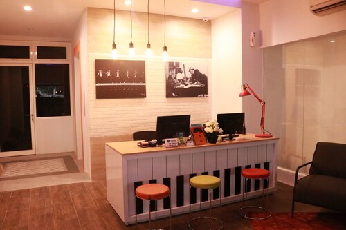 Front One Inn Semarang