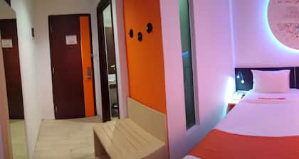 Front One Inn Semarang