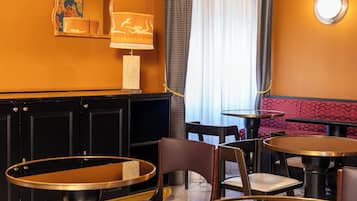 Tägliches Frühstücksbuffet gegen Gebühr