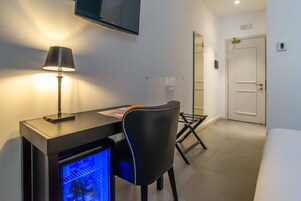 Economy-Doppelzimmer | Daunenbettdecken, Betten mit Memory-Foam-Matratzen, Minibar, Zimmersafe