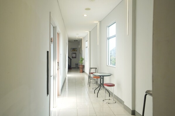 Terrace/patio - Front One Budget Hotel Tirtonadi Solo (Surakarta)