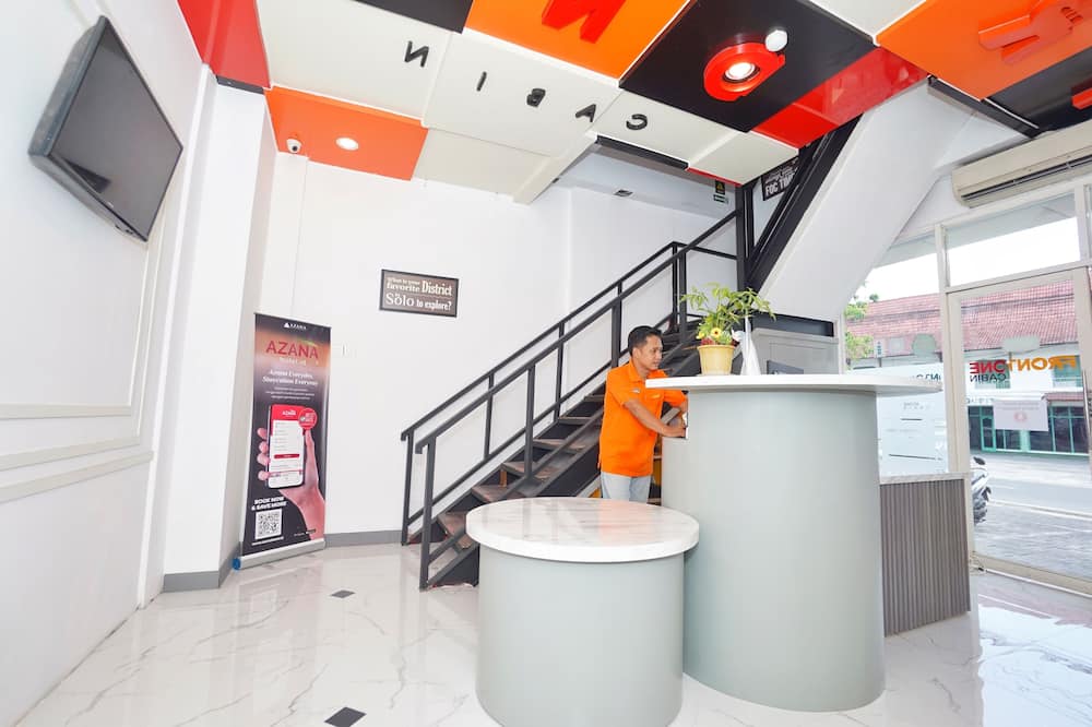 Front One Budget Hotel Tirtonadi Solo