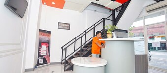 Front One Budget Hotel Tirtonadi Solo