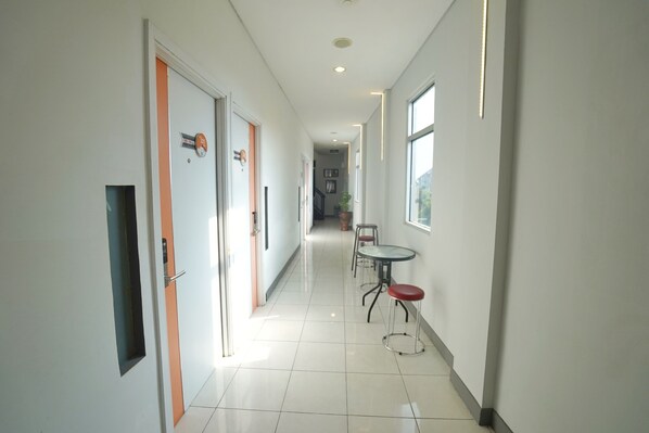 Téléviseur à DEL de 32 po avec télévision par câble, téléviseur