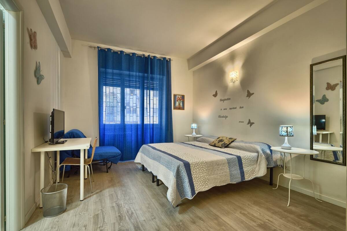 Double or Twin Room, Private Bathroom | 1 bedroom, premium bedding, in-room safe, individually decorated