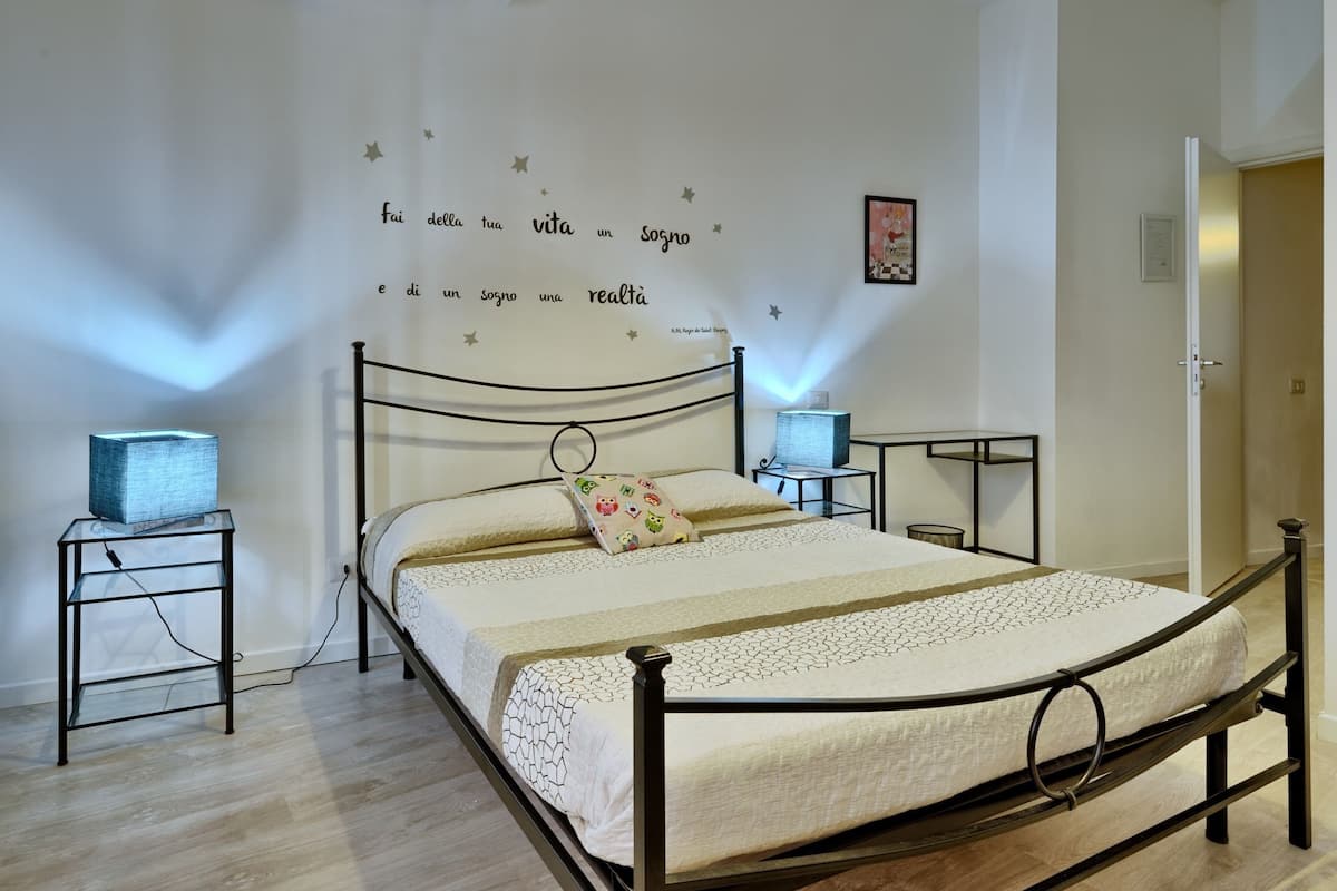 Double Room, Private Bathroom | 1 bedroom, premium bedding, in-room safe, individually decorated