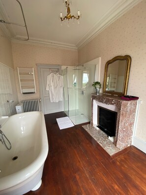 Deluxe Double Room 3 | Bathroom - Château de Blet (Blet)