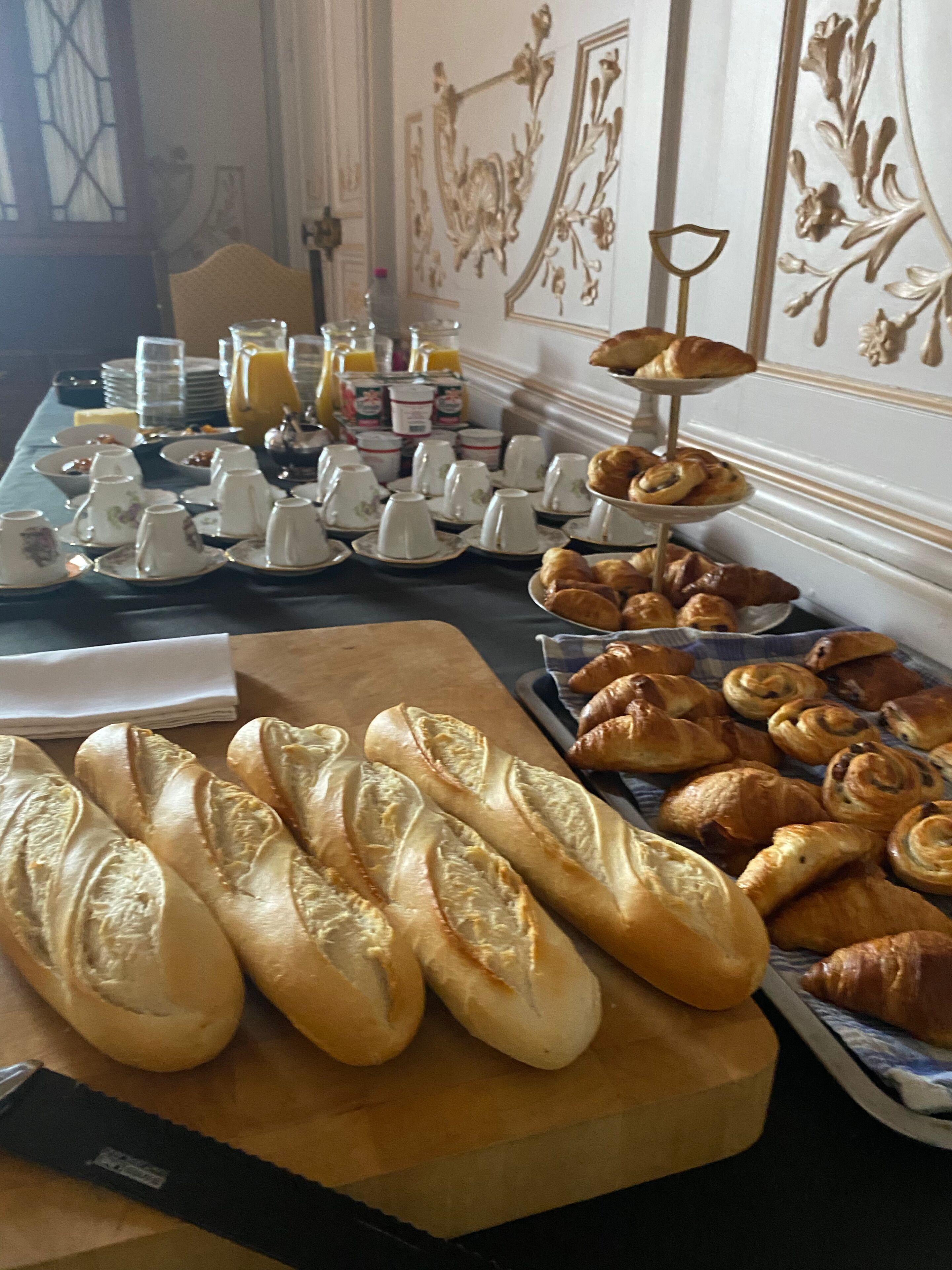 Café da manhã com pratos da culinária local grátis todos os dias