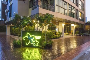 Front of property - Sillemon Garden Hotel (Bangkok)