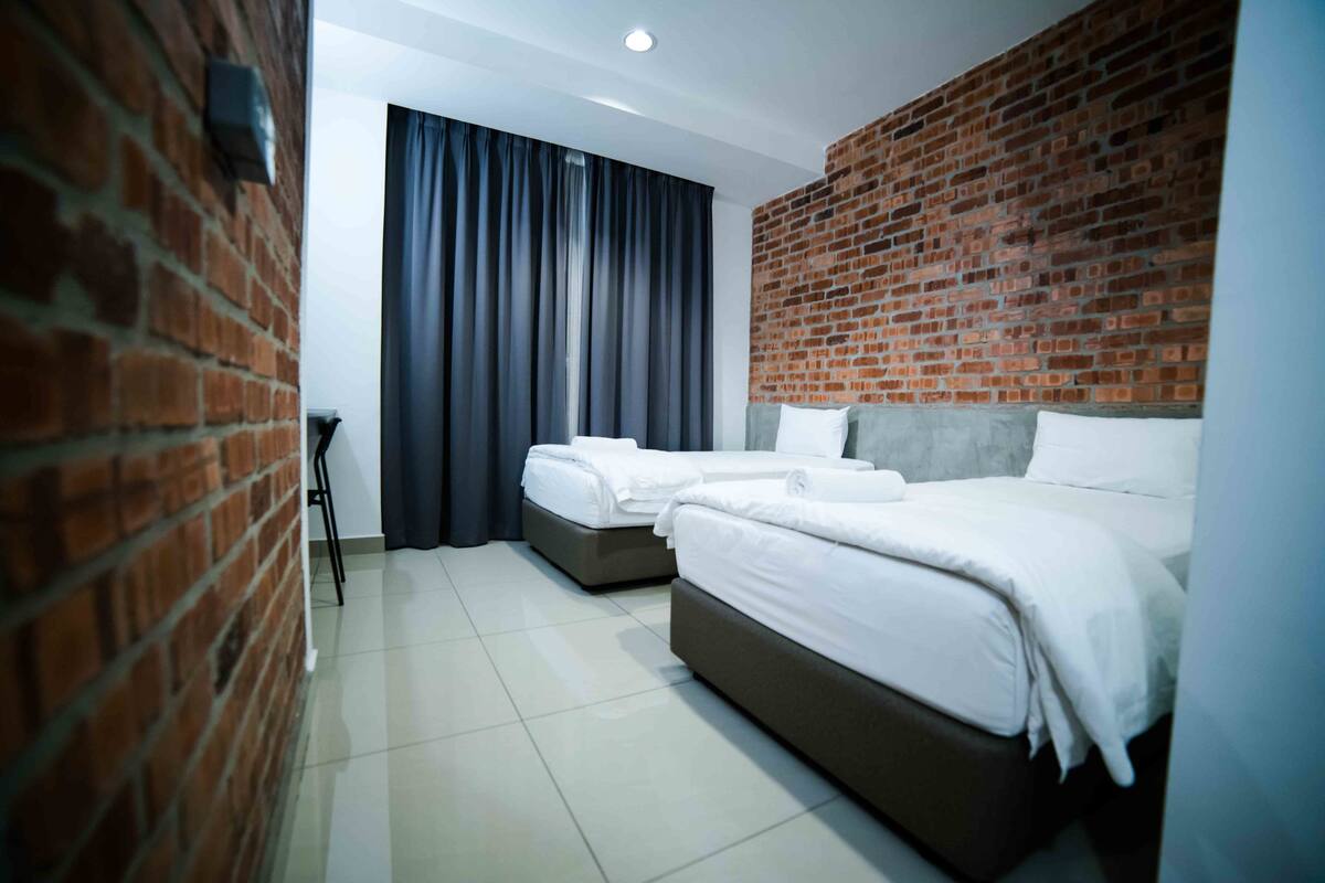 Twin Room | Iron/ironing board, free WiFi