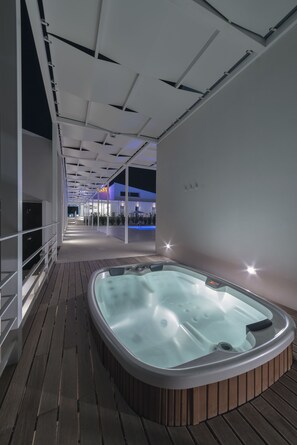 Bain à remous intérieur