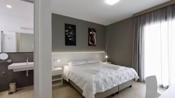 Standard Double or Twin Room, Pool View | Minibar, in-room safe, desk, soundproofing