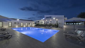 Outdoor pool, open 8:00 AM to 7:30 PM, pool loungers