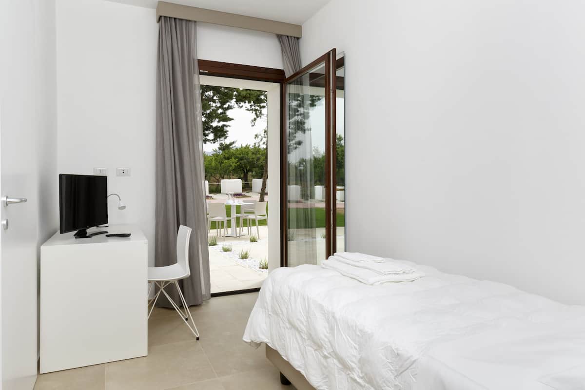 Single Room, Terrace