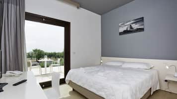 Standard-Doppelzimmer, Gartenblick | Minibar, Zimmersafe, Schreibtisch, schallisolierte Zimmer