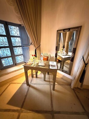 Suite, Balcony (Victoria) | In-room safe, individually decorated, individually furnished - Riad Adore (Marrakech)