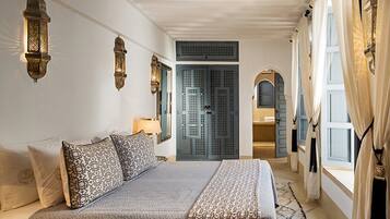 Deluxe Double or Twin Room (Alexandra) | In-room safe, individually decorated, individually furnished