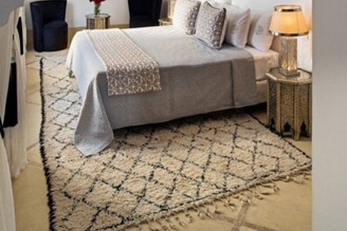 In-room safe, rollaway beds (surcharge), WiFi (free)