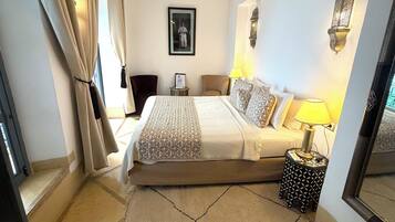 Deluxe Double or Twin Room (Melissa) | In-room safe, individually decorated, individually furnished