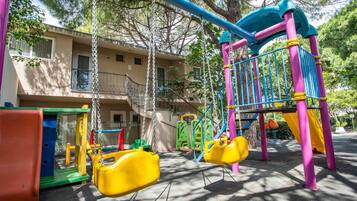 Children’s play area – outdoor