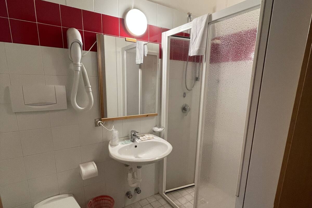 Shower, free toiletries, hair dryer, towels