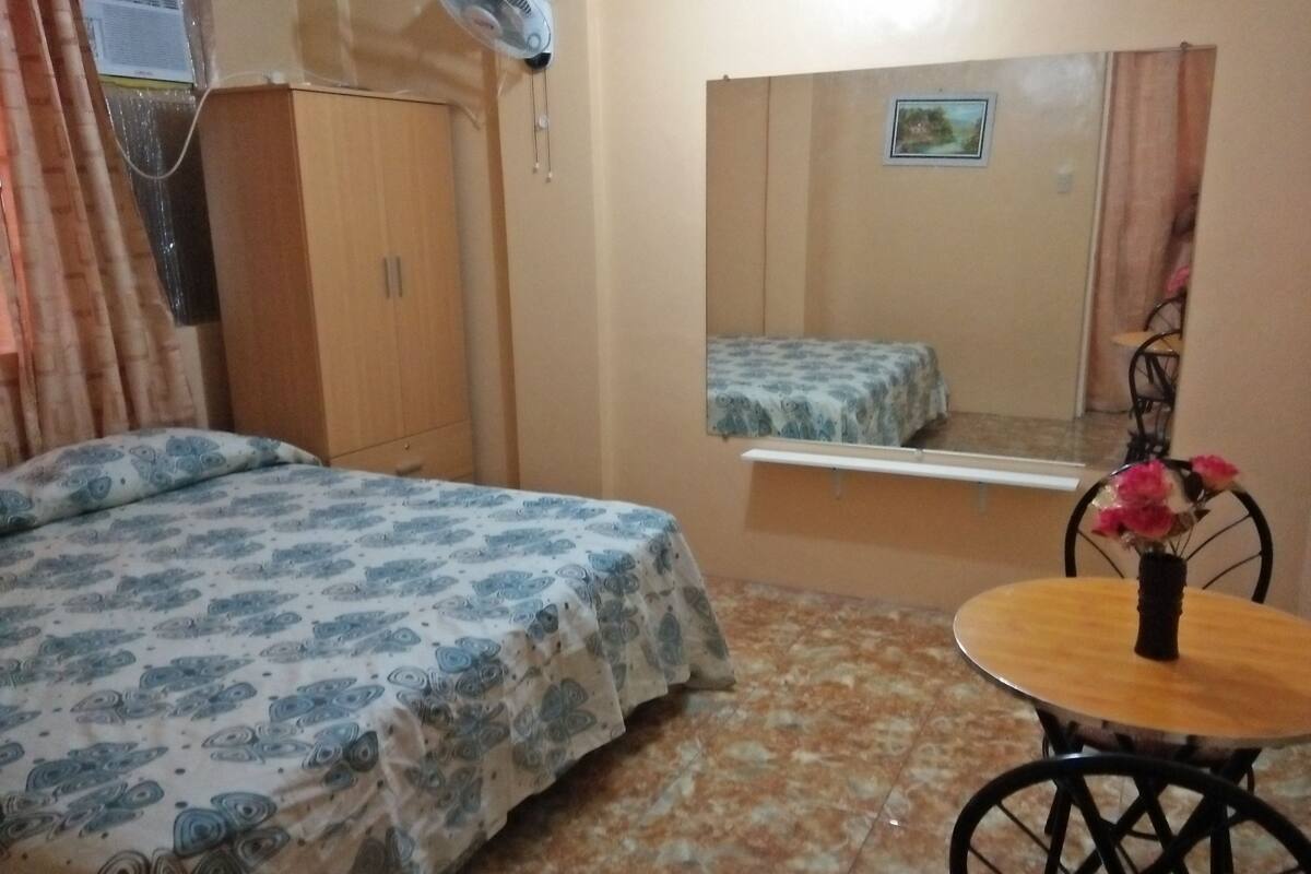 Room, 1 King Bed | Desk, free WiFi