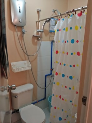 Máy sấy tóc, khăn tắm