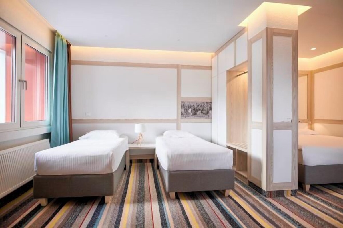 Ropa de cama de alta calidad y escritorio