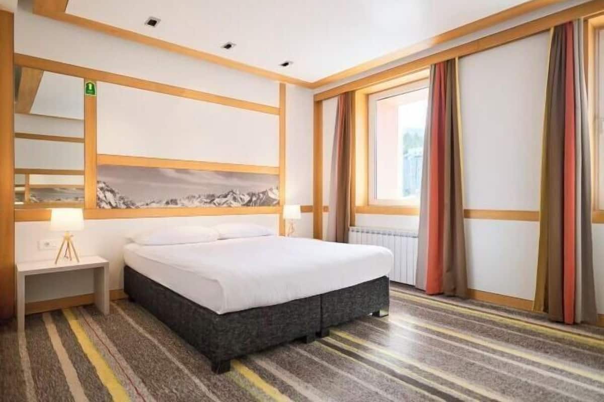 Premium bedding, desk, laptop workspace, free WiFi