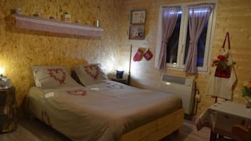 Habitación doble | Decoración personalizada, muebles diferentes y cunas