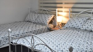 White Room - Black White House (Seogwipo)