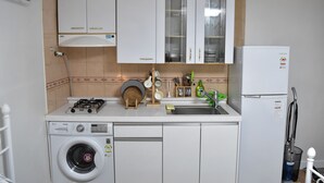 White Room | Private kitchenette - Black White House (Seogwipo)