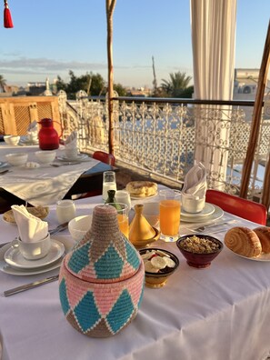 Breakfast, lunch and dinner served  - Riad Tizwa (Marrakech)