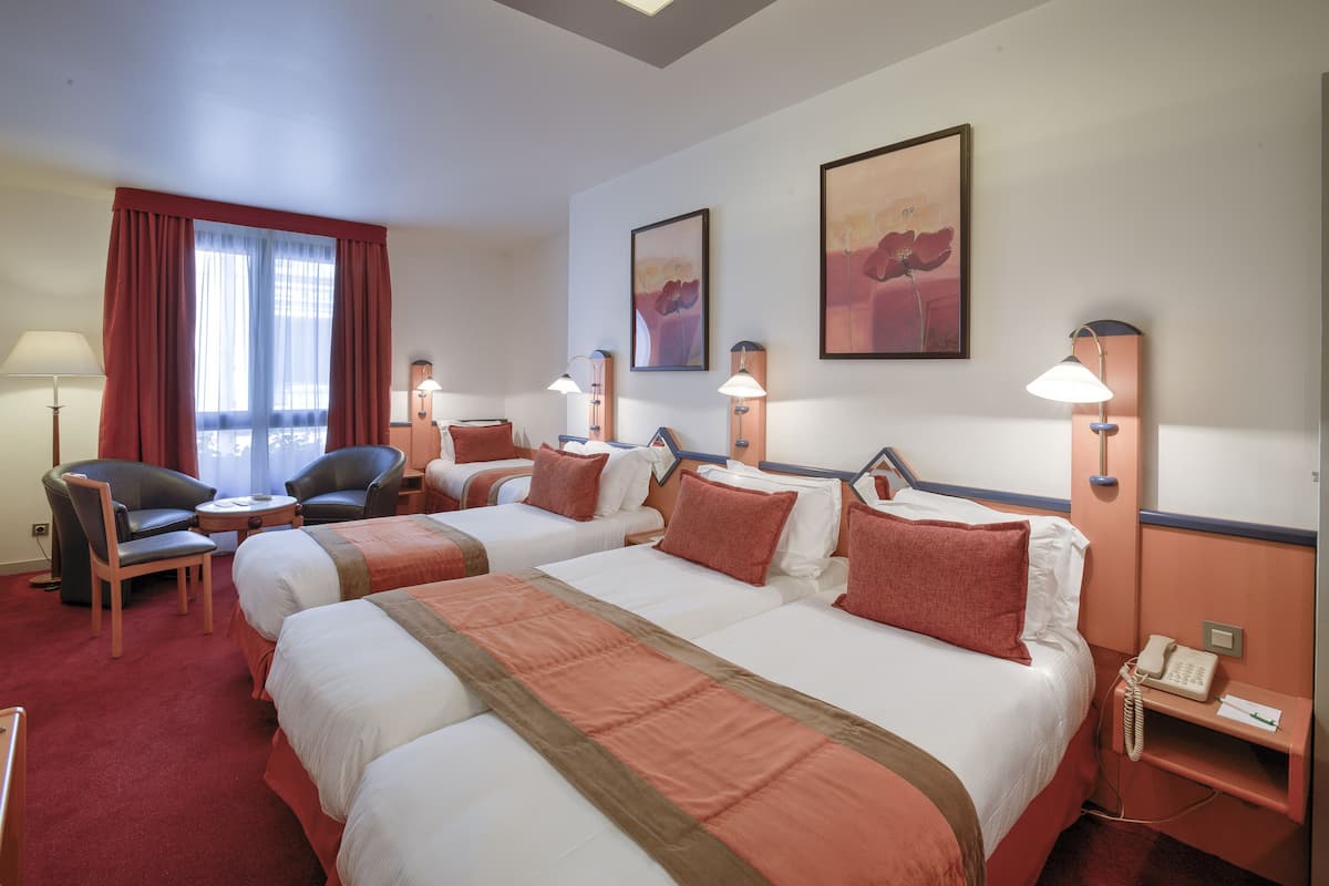 Quadrupla Deluxe, 1 camera da letto, vista città | 2 camere, minibar, una cassaforte in camera, una scrivania
