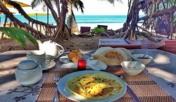 Café da manhã com pratos da culinária local grátis todos os dias