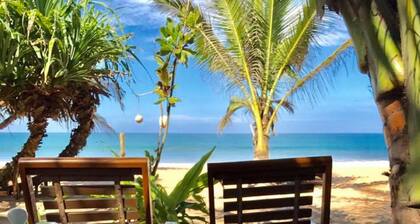 Arcade Beach Hotel