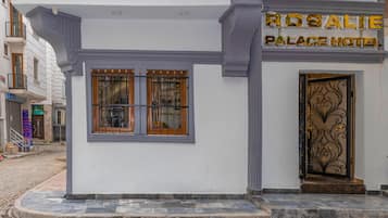 Entrada al alojamiento