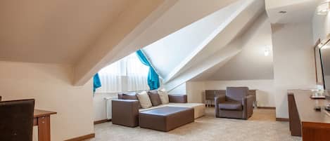 Suite | Literie de qualité, minibar, coffre-fort, bureau