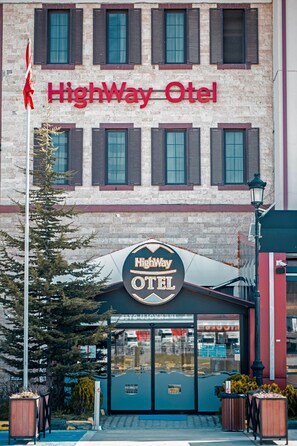 Front of property - Highway Otel (Bolu)
