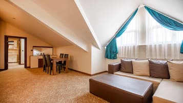 Suíte | Roupas de cama premium, frigobar, cofres nos quartos, escrivaninha