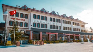 Front of property - Highway Otel (Bolu)