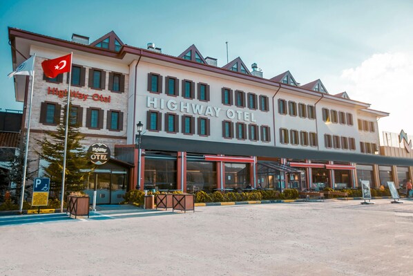 Front of property - Highway Otel (Bolu)