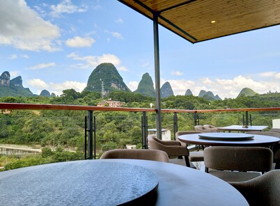 边城漓谷渡假山庄